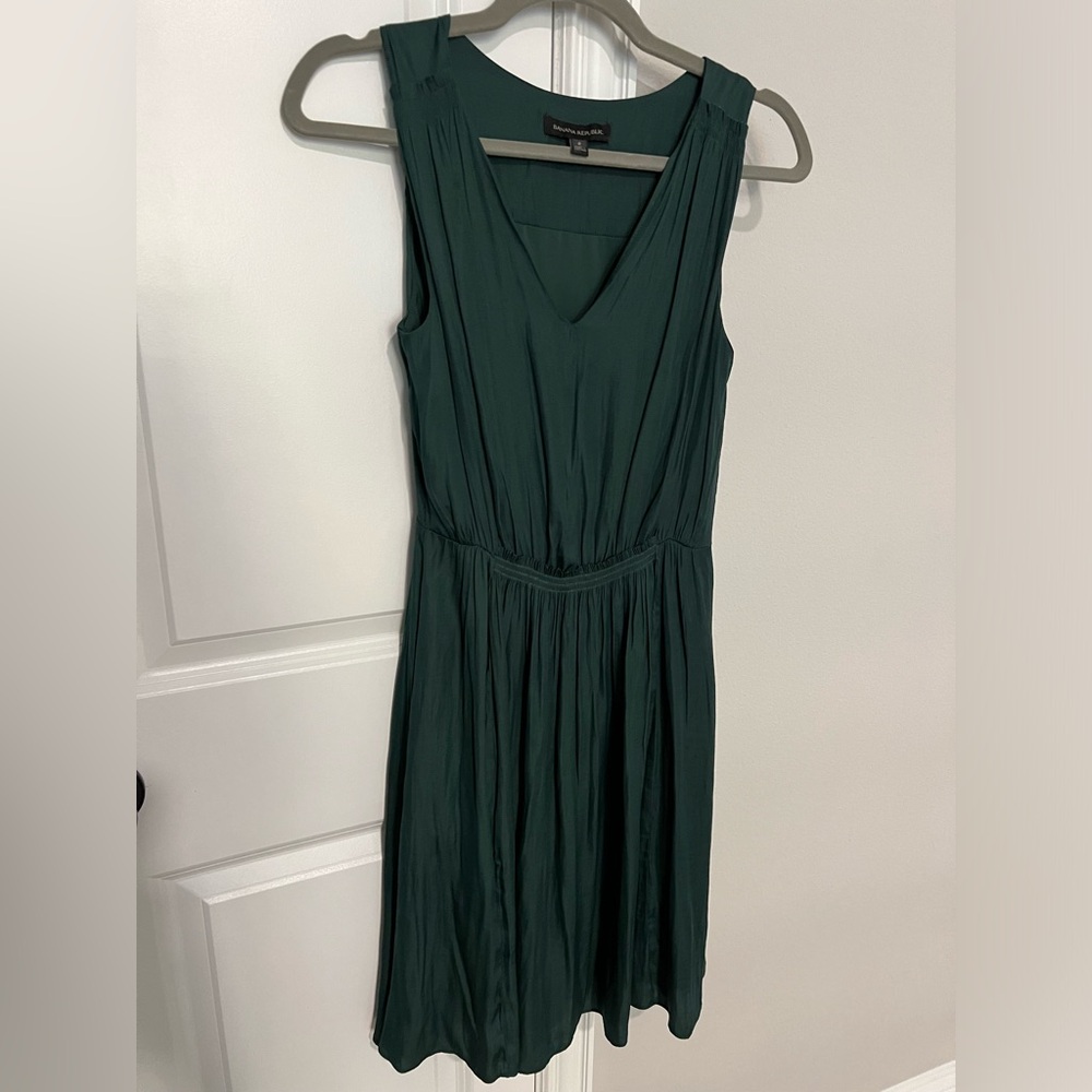 Banana Republic silk dark hunter green knee length dress